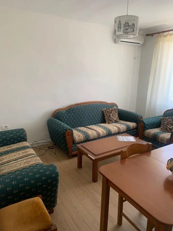 Apartament 2+1 me qera në Rruga Fortuzi, Tiranë, 70 m²