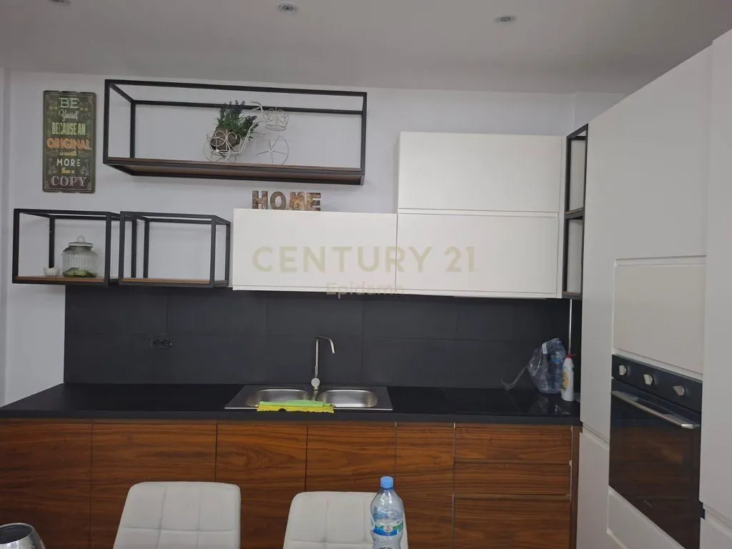 Apartment 2+1 for rent in Rruga Adria, Durrës, 112 m². Photo 1 of 9