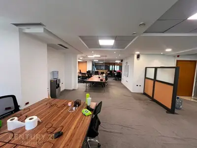 Ufficio in affitto a Bulevardi Deshmoret e Kombit, Tirana, 228 m². Foto 5 di 7