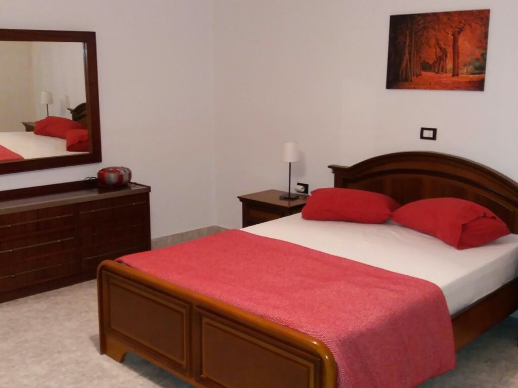 Apartment 3+1 for rent in Komuna e Parisit, Tirana, 130 m². Photo 3 of 3