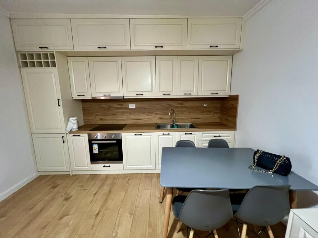 Apartament 1+1 me qera në Blloku, Tiranë, 50 m². Foto 2 nga 3