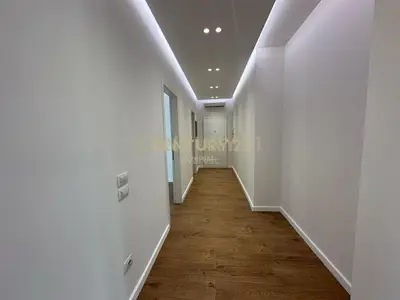 Zyrë me qera në Bulevardi Zogu I, Tiranë, 143 m². Foto 4 nga 8