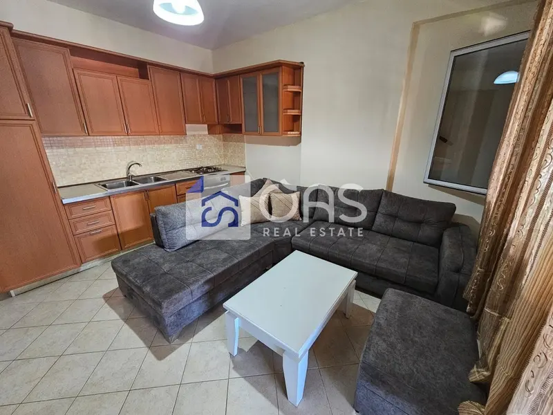 Appartamento 1+1 in affitto a Rruga e Dibrës, Tirana, 70 m²