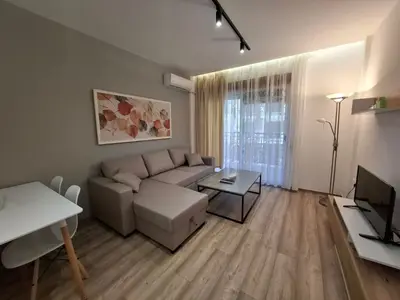 Apartament 1+1 me qera në Rruga Mujo Ulqinaku, Durrës, 80 m². Foto 1 nga 6