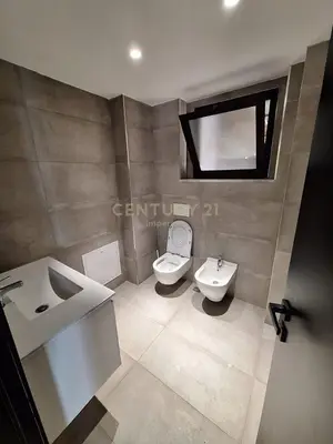Zyrë me qera në Parlamenti, Tiranë, 150 m². Foto 4 nga 9