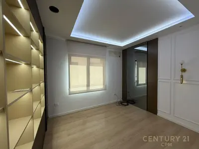 Zyrë me qera në Blloku, Tiranë, 130 m². Foto 1 nga 8