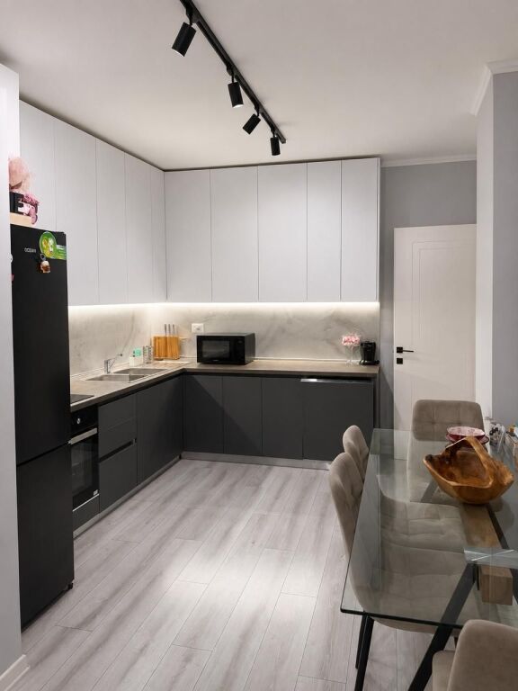 Appartamento 1+1 in affitto a Liqeni i Thatë, Tirana, 65 m². Foto 2 di 3