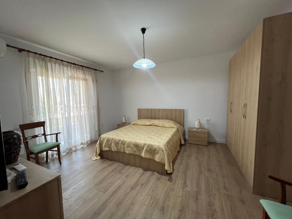 Apartament 2+1 me qera në Komuna e Parisit, Tiranë, 100 m². Foto 3 nga 3