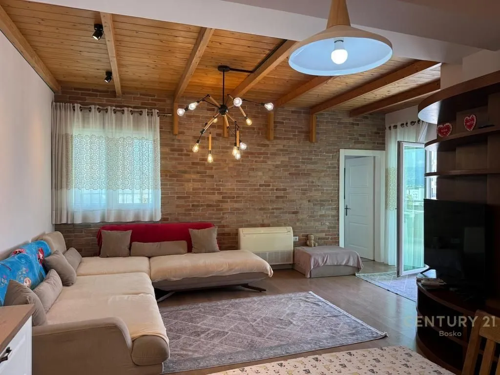 Appartamento 3+1 in affitto a Shkolla e Kuqe, Tirana, 132 m². Foto 1 di 12