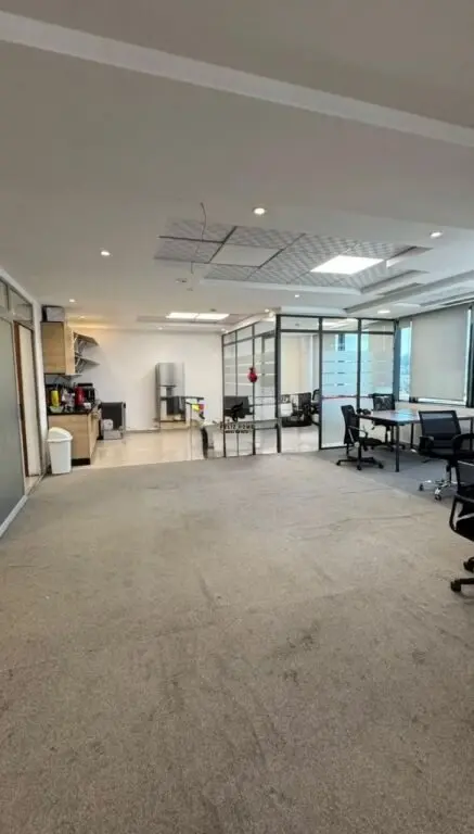 Office for rent in Bulevardi Deshmoret e Kombit, Tirana, 228 m²