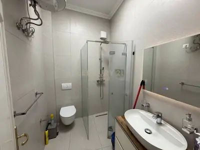 Apartament 2+1 me qera në Blloku, Tiranë, 91 m². Foto 8 nga 10