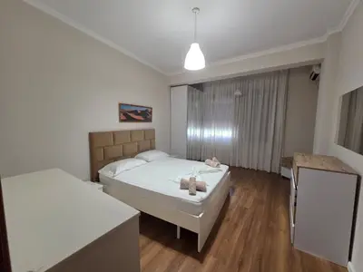 Apartament 1+1 me qera në Bulevardi Zogu I, Tiranë, 75 m². Foto 4 nga 6
