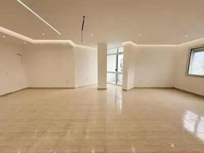 Office for rent in Rruga e Elbasanit, Tirana, 193 m². Photo 2 of 7