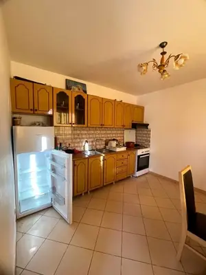 Apartament 2+1 me qera në Lagja nr.10, Durrës, 90 m². Foto 2 nga 6