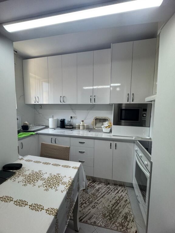 Apartament 1+1 me qera në Farmaci Ditë e Natë Nr. 071 -Ish-Parku i Autobusave, Tiranë, 55 m². Foto 3 nga 3