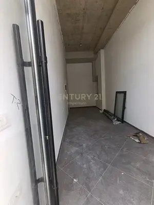 Locale commerciale in affitto a Rruga Karl Gega, Tirana, 54 m². Foto 3 di 6
