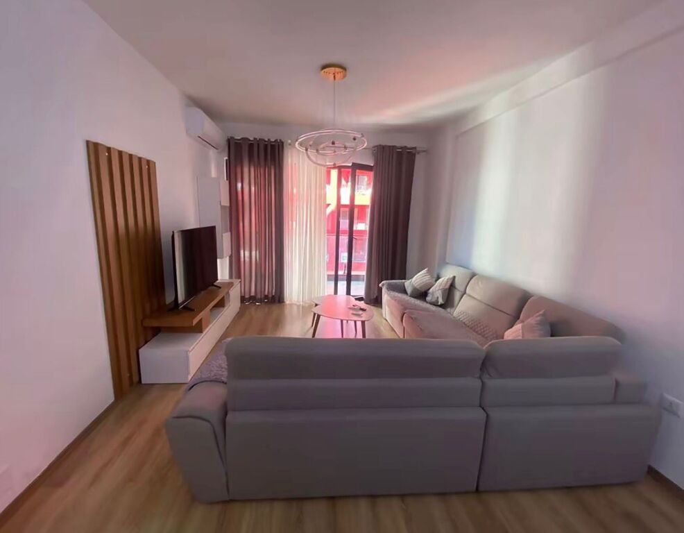 Appartamento 2+1 in affitto a Rruga 5 Maji, Tirana, 120 m². Foto 1 di 3