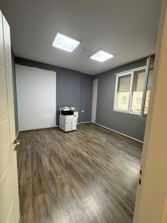 Apartment 3+1 for rent in Ish Fusha e Aviacionit, Tirana, 100 m². Photo 2 of 3