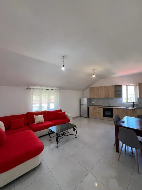 Apartament 2+1 me qera në Yzberisht, Tiranë, 100 m². Foto 1 nga 3