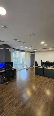 Ufficio in affitto a Sheshi Willson, Tirana, 200 m². Foto 1 di 7