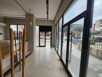 Commercial space for rent in Rruga Haxhi Hysen Dalliu, Tirana, 54 m². Photo 1 of 3