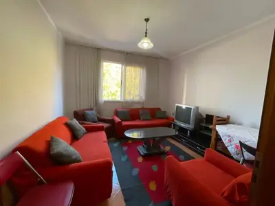 Apartament 1+1 me qera në Bulevardi Bajram Curri, Tiranë, 60 m². Foto 1 nga 8