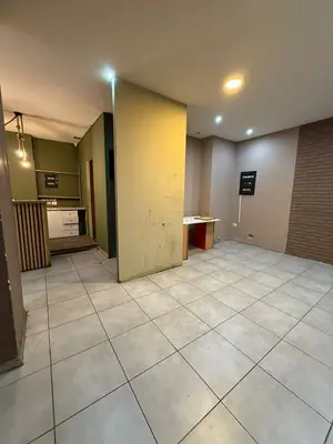 Locale in affitto a Kuzum Baba, Valona, 100 m². Foto 4 di 7