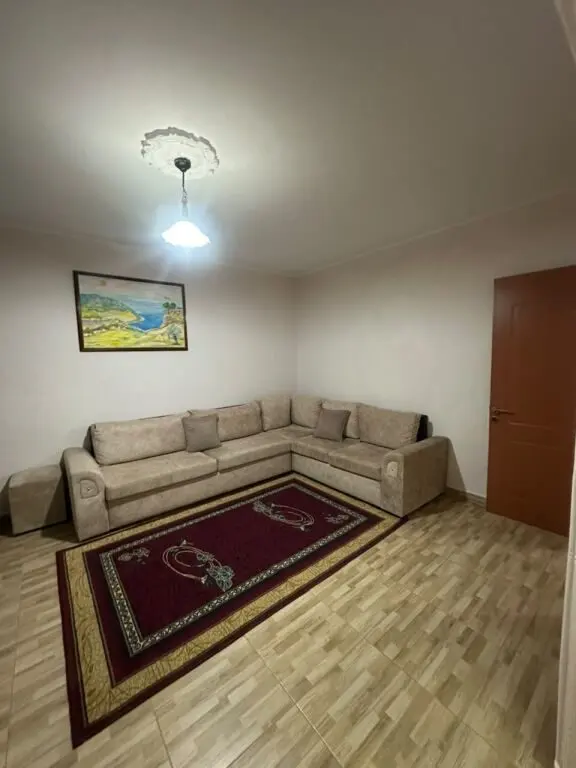 Apartament 1+1 me qera në Rruga Irfan Tomini, Tiranë, 60 m²