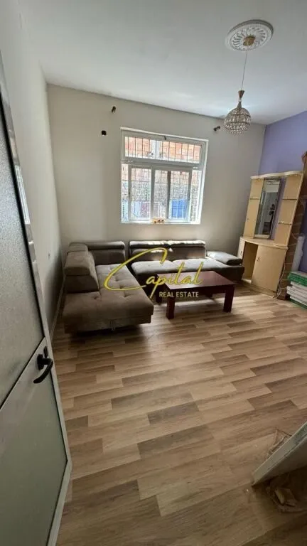 Apartament 3+1 me qera në Vasil Shanto, Tiranë, 105 m². Foto 1 nga 6