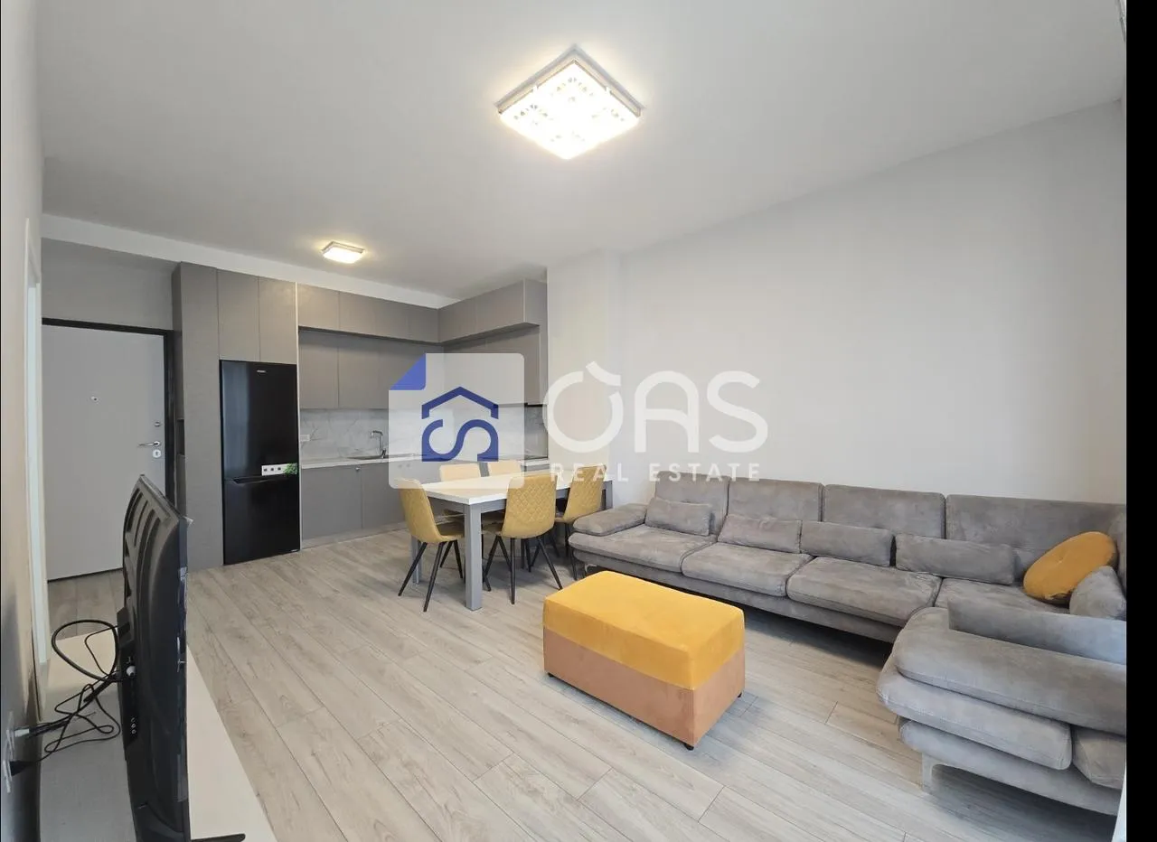 Apartament 1+1 me qera në Komuna e Parisit, Tiranë, 70 m². Foto 1 nga 6