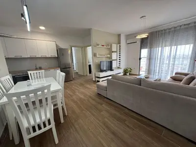 Appartamento 2+1 in affitto a Qendra e Formimit Profesional ish URT, Durazzo, 90 m². Foto 4 di 9