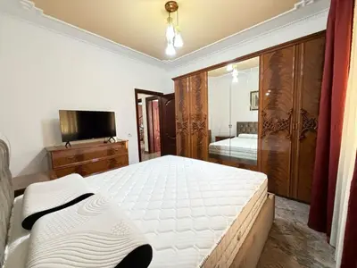 Apartament 2+1 me qera në Sheshi Skënderbej, Tiranë, 130 m². Foto 9 nga 12