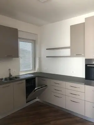 Apartament 1+1 me qera në Rruga Ndre Mjeda, Tiranë, 98 m². Foto 2 nga 3