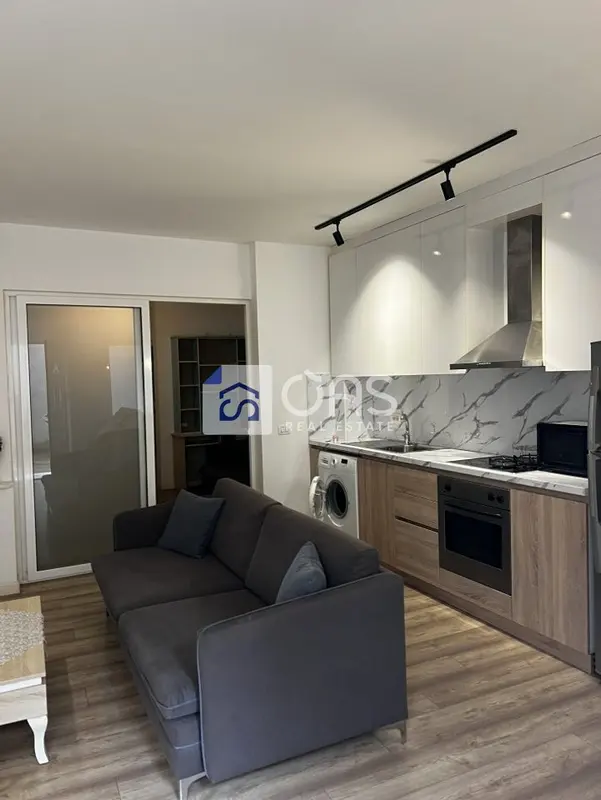 Apartament 1+1 me qera në Rruga e Barrikadave, Tiranë, 60 m²