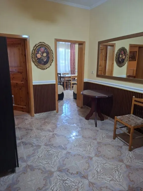 Vilë 2+1 me qera në Kristal Center, Tiranë, 135 m²
