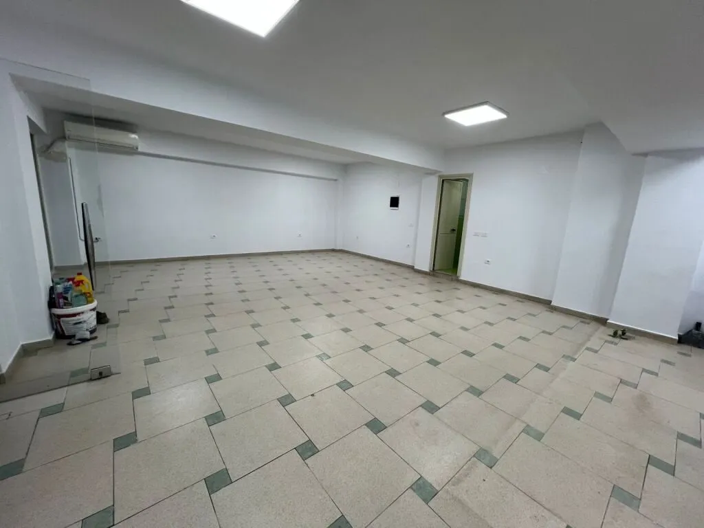 Ambient biznesi me qera në Stacioni i Zjarrfikësve, Durrës, 60 m². Foto 1 nga 4