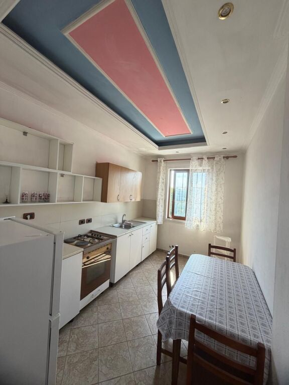Apartament 2+1 me qera në Rruga e Kavajës, Tiranë, 140 m². Foto 2 nga 3