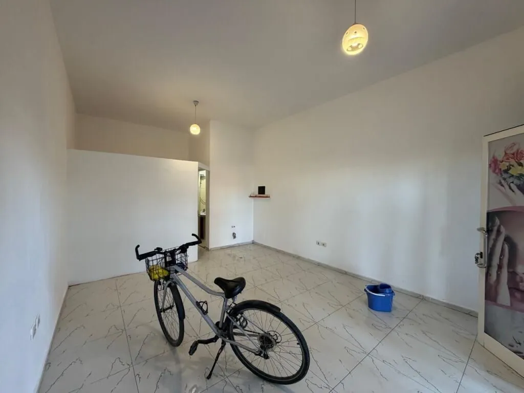 Locale commerciale in affitto a Porti i Durrësit, Durazzo, 33 m². Foto 1 di 6