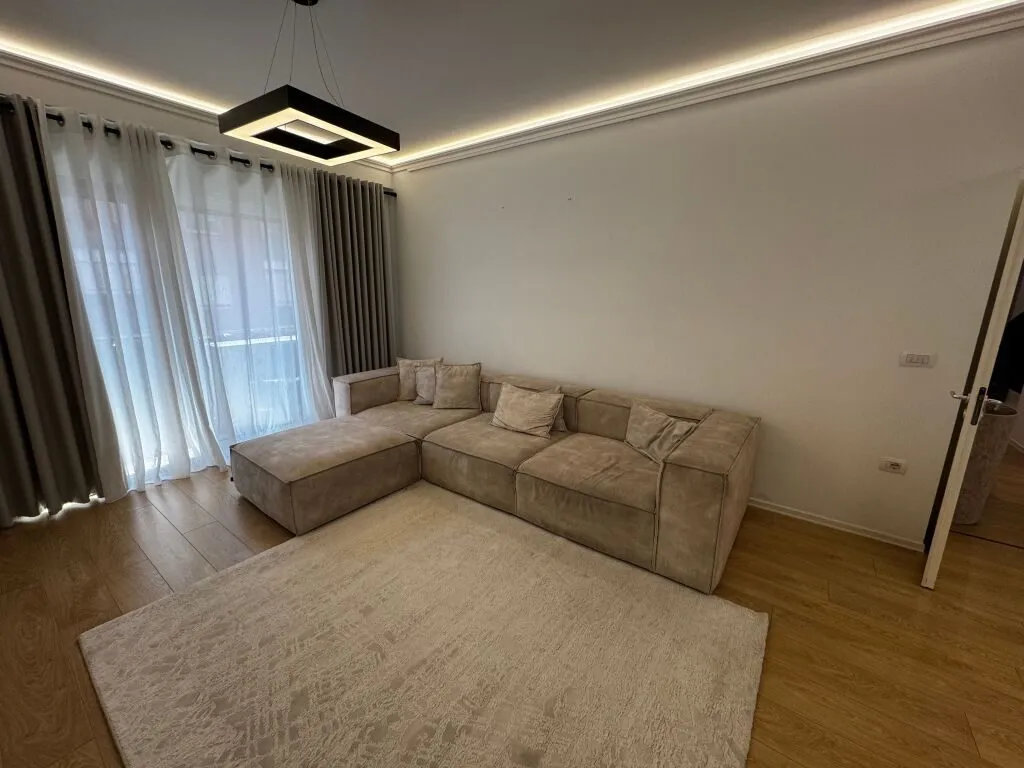 Apartament 3+1 me qera në Rruga e Kosovarëve, Tiranë, 150 m². Foto 1 nga 12