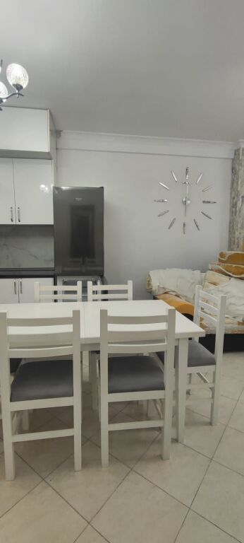 Apartment 1+1 for rent in Fresku, Tirana, 65 m². Photo 2 of 3