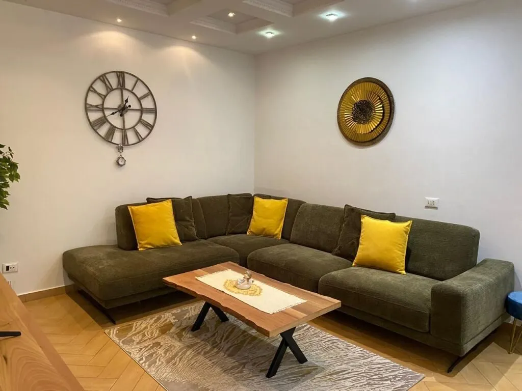Apartment 2+1 for rent in Rruga Bardhok Biba, Tirana, 70 m². Photo 1 of 8
