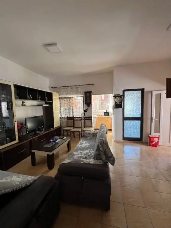 Apartament 1+1 me qera në Rruga Riza Cerova, Tiranë, 65 m²