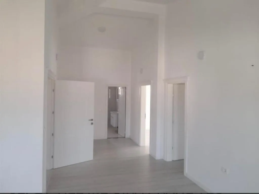 Vilë me qera në TEG, Tiranë, 502 m². Foto 1 nga 9