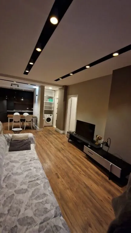 Apartament 2+1 me qera në Yzberisht, Tiranë, 100 m². Foto 1 nga 9