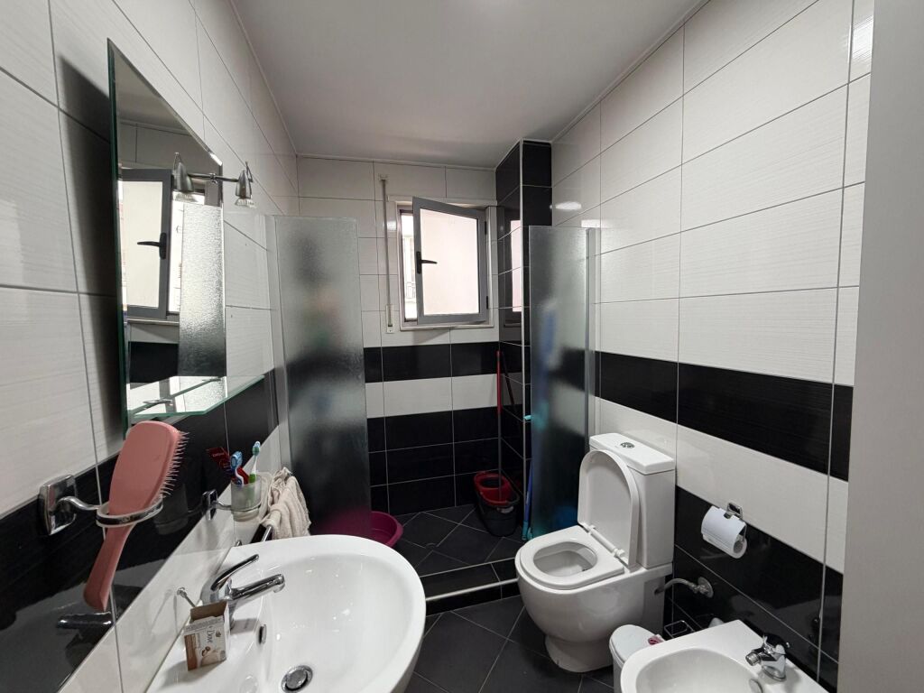 Appartamento 1+1 in affitto a Liqeni i Thatë, Tirana, 70 m². Foto 3 di 3