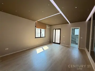 Zyrë me qera në Blloku, Tiranë, 130 m². Foto 3 nga 8