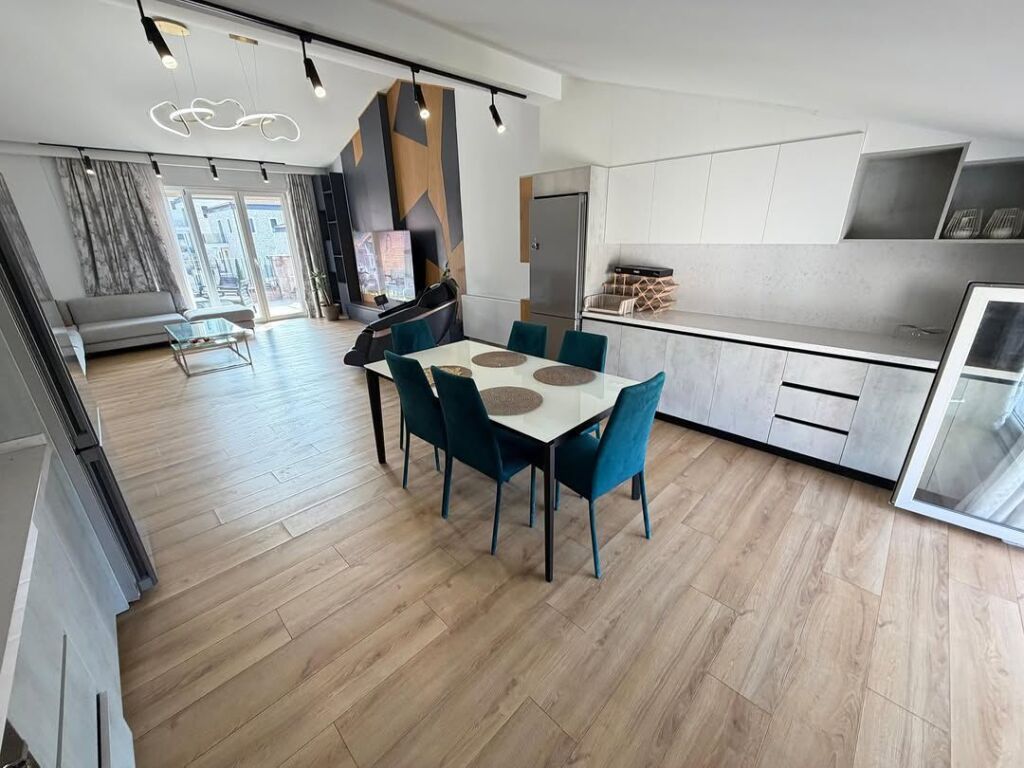 Apartament 3+1 me qera në TEG, Tiranë, 200 m². Foto 2 nga 3