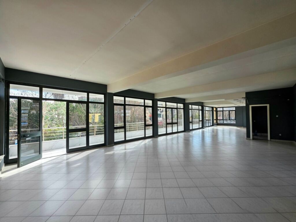 Ambient biznesi me qera në Laprakë, Tiranë, 192 m²