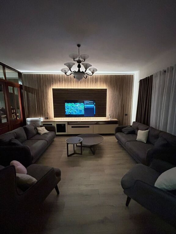 Vilë me qera në Casa Italia, Tiranë, 1 500 m². Foto 3 nga 3
