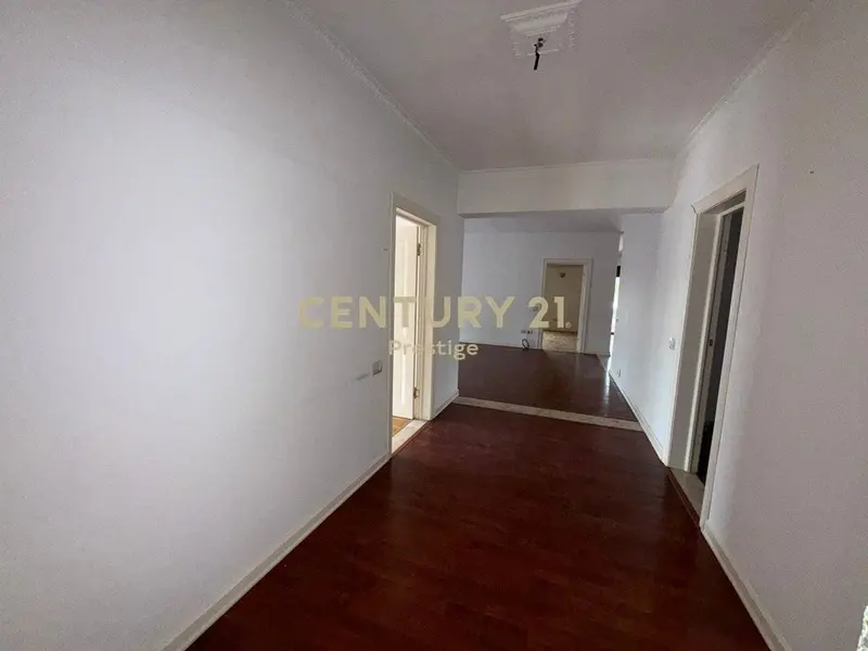 Ufficio in affitto a Rruga e Elbasanit, Tirana, 450 m²